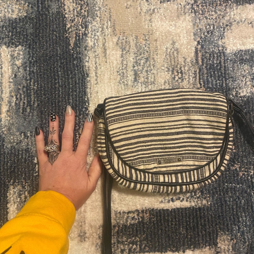 Mini Ripcurl Crossbody🌊 - Picture 6 of 6
